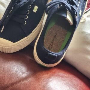 Navy blue size 10 low O C A -Cariuma